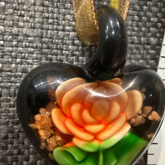 Murano glass heart pendant on ribbon - Picture 6 of 6